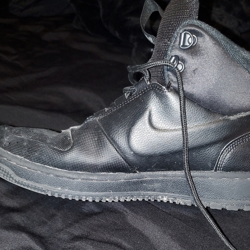 NIKE Mens US 9.5 Boots